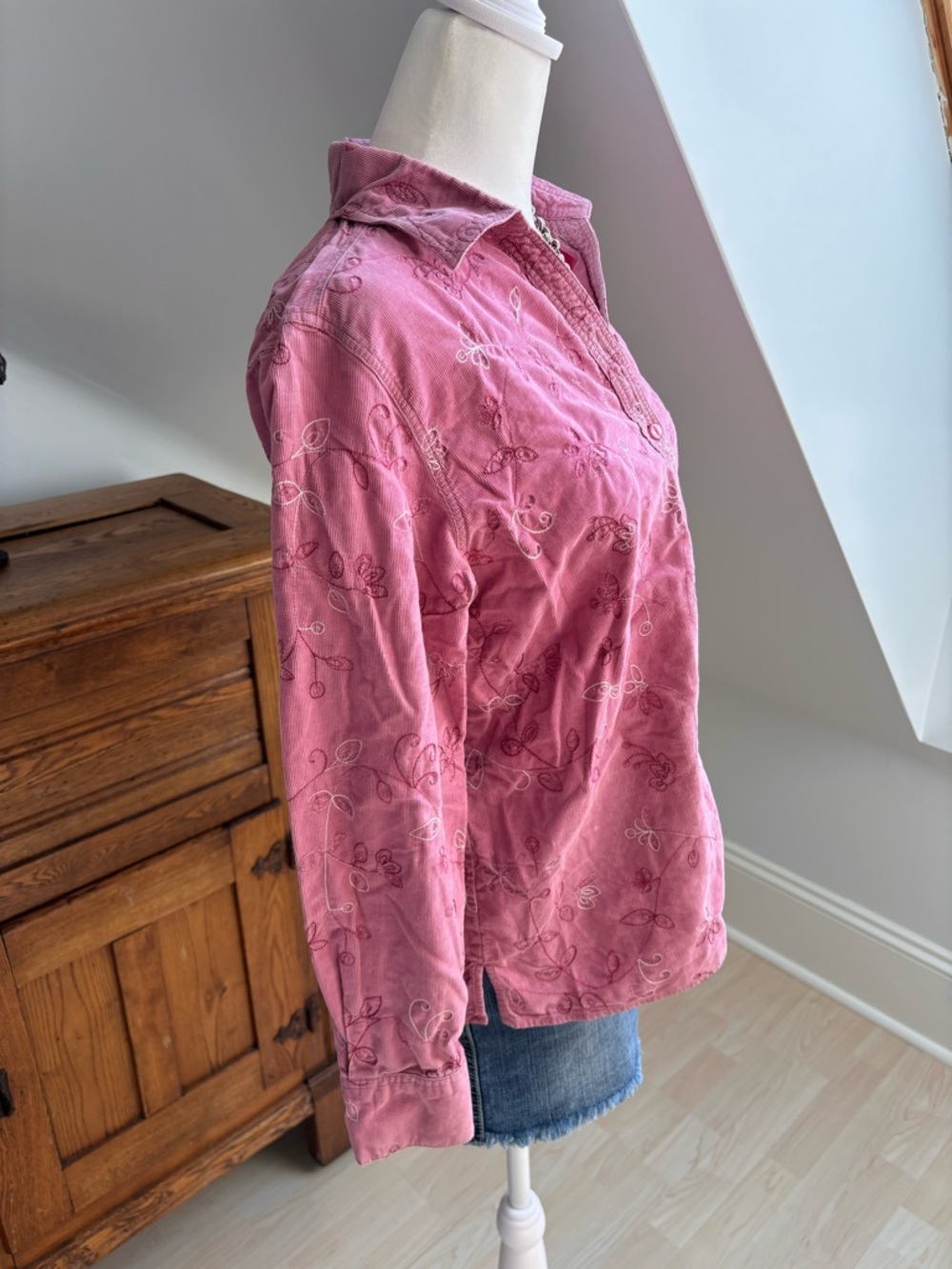 Tradition Country Collection Embroidered Button-Up 🌸 - Picture 3 of 6